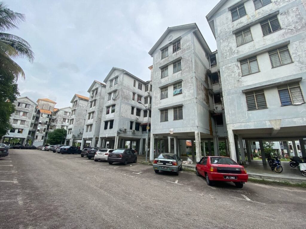 perbezaan flat apartment condo malaysia